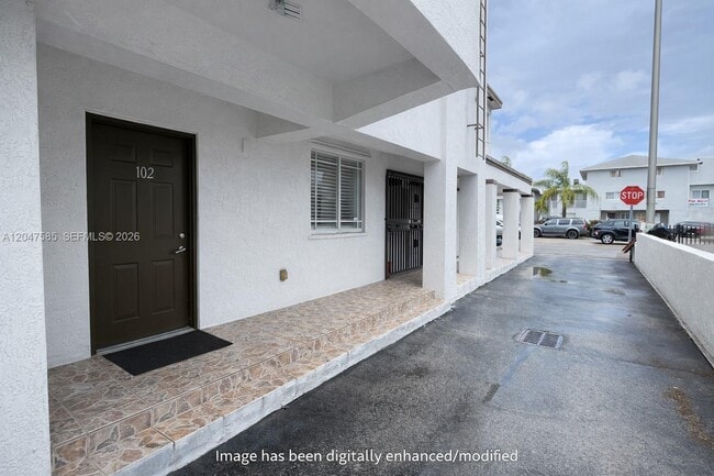 Photo - 318 E 6th St Unit 102