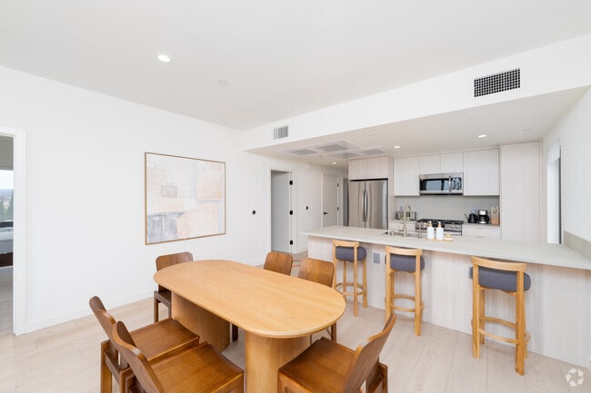 5BR, 2BA - 1.473SF