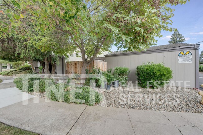 Photo - 324 Bridge Pl