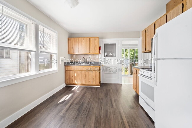 Photo - 2304 Cora St
