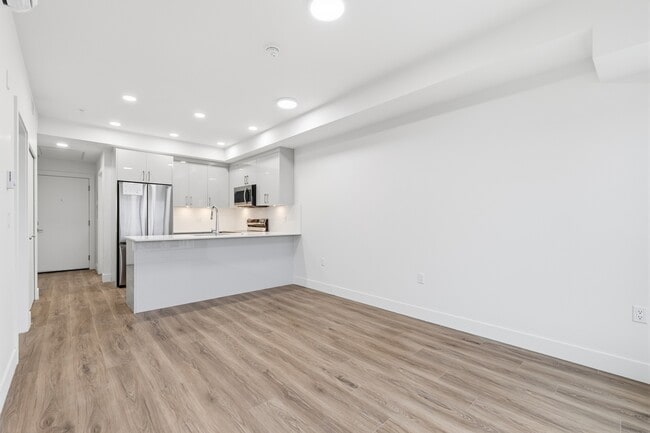 Photo - 15739 Fraser Hwy