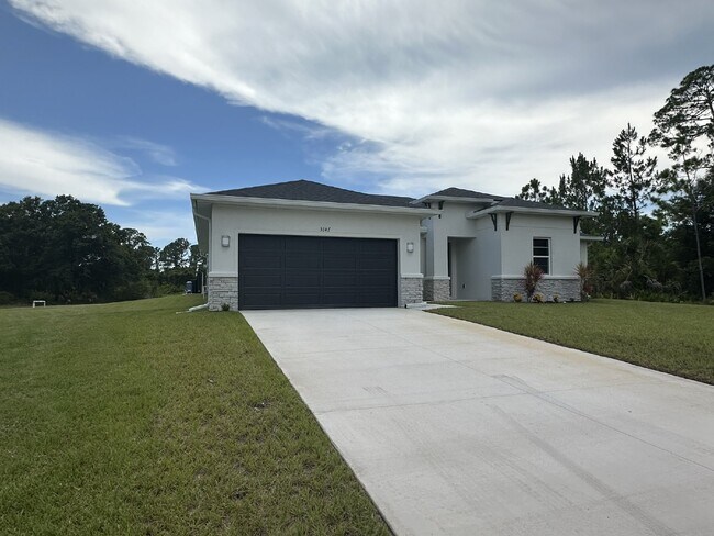 "Rare find - 4 bedroom, 3 bathroom plus bo... - "Rare find - 4 bedroom, 3 bathroom plus bo... Apartment