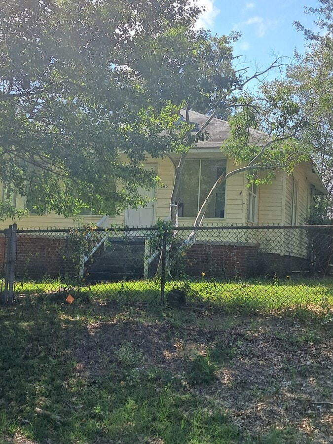 Photo - 700 Summit Ave
