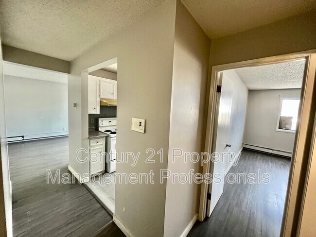 Photo - 12421 82 St NW Unit 202