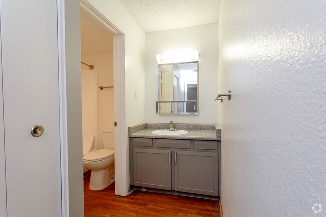 1BD, 1BA - 680 SF