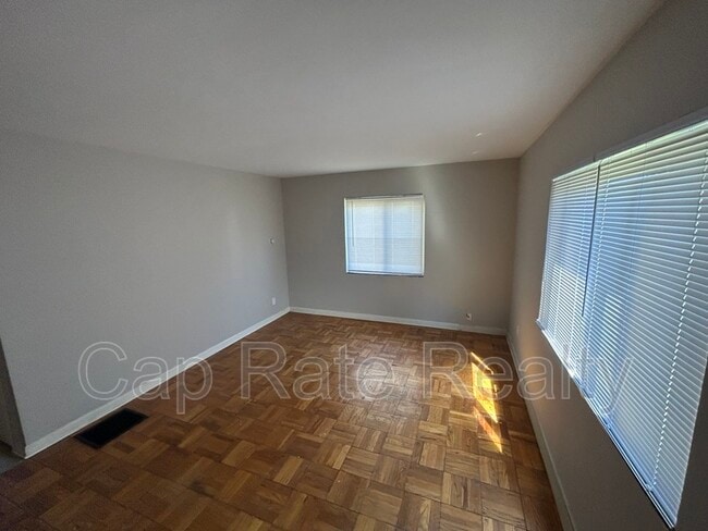 Photo - 107 N Hampton Rd