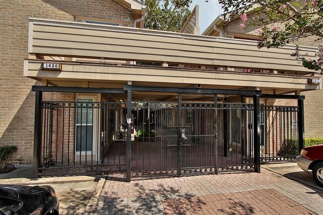 Photo - 1416 Hawthorne St Apartment Unit 10