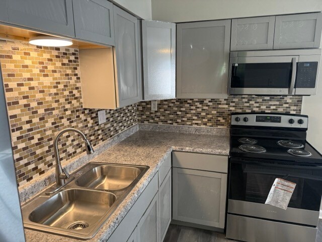 Kitchen 1 - 487 S Main St Apartamentos Unidad C