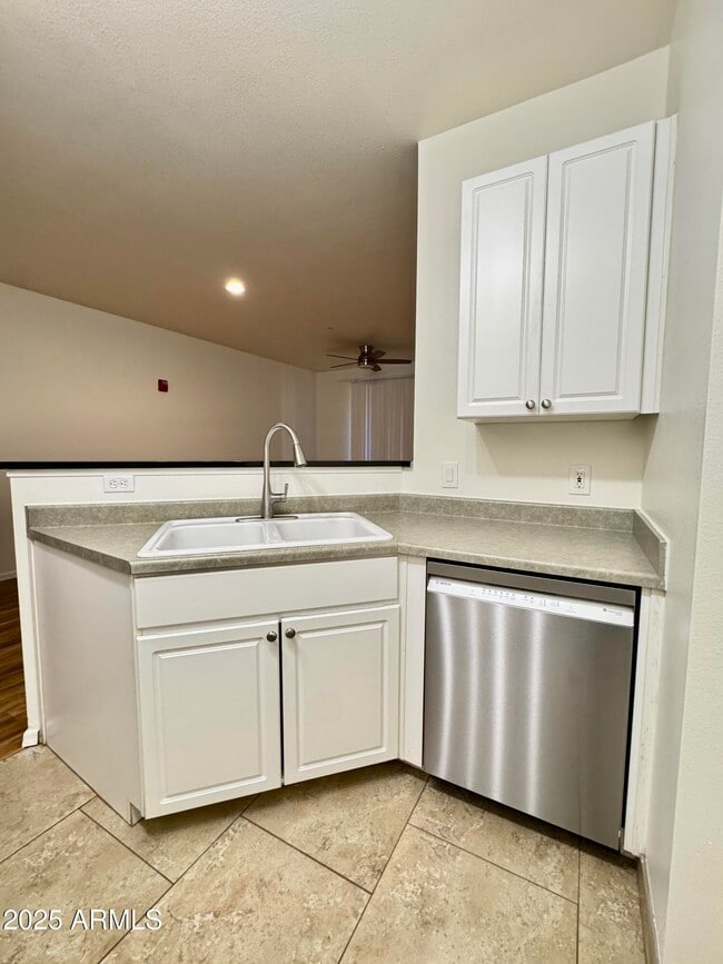 Photo - 1701 E Colter St Unidad 235