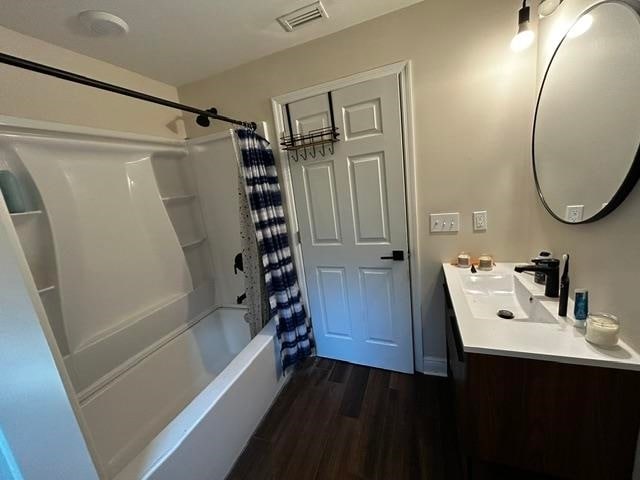 Photo - 1682 Mayhew St