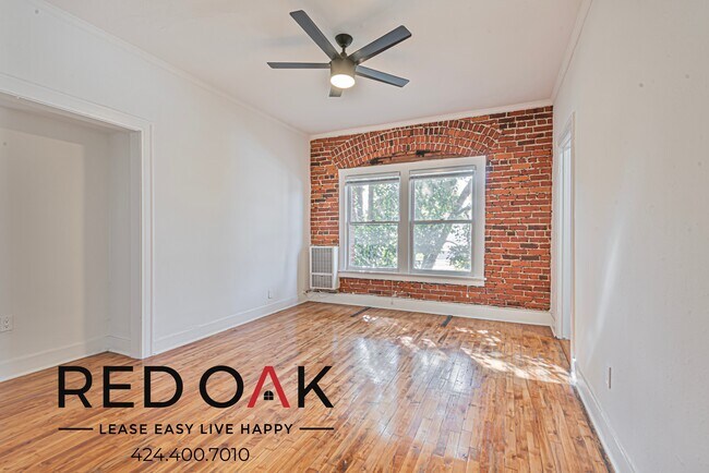 Photo - Stylish Studio with Exposed Red Brick, Sta... Unit 203