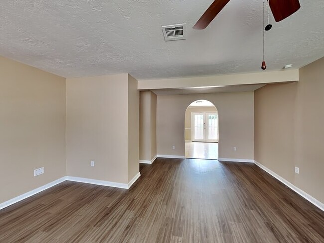 Photo - 407 Harold Ln