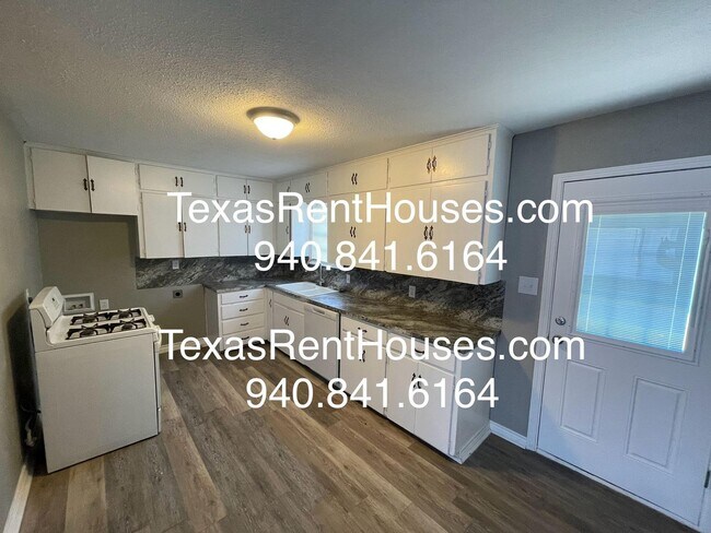 Photo - Country Living in Town!!!!