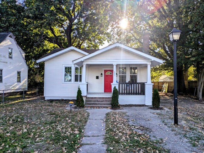 Photo - 321 Hollywood Ave