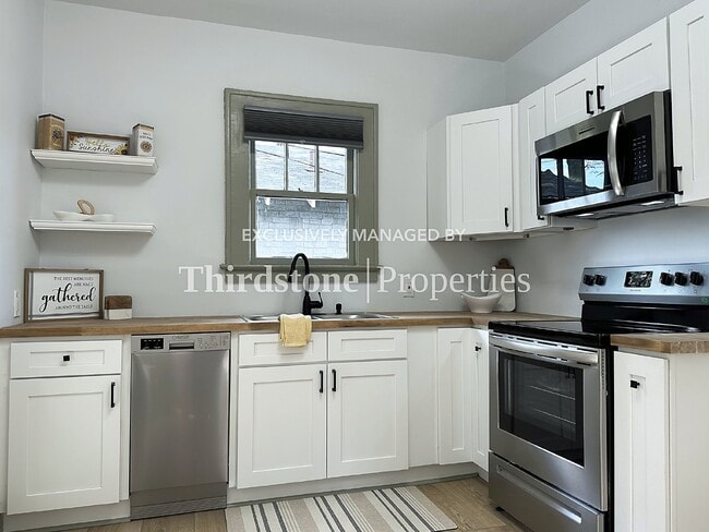 Photo - 2030 Redwing St