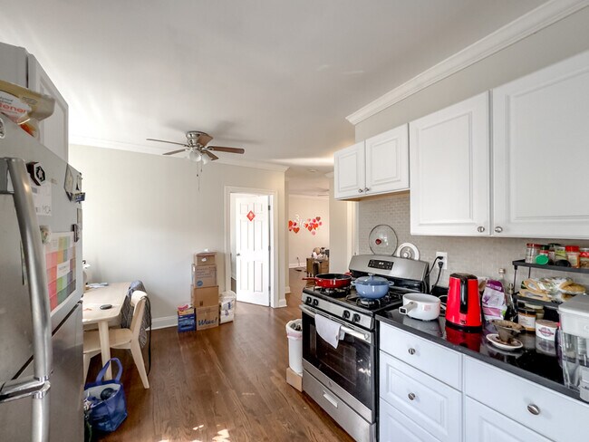 Photo - 3845 N Greenview Ave Unit S4