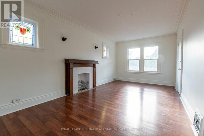 Photo - 49 Province St S