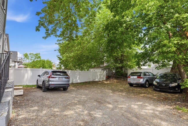 121 Glendale St Unit 1
