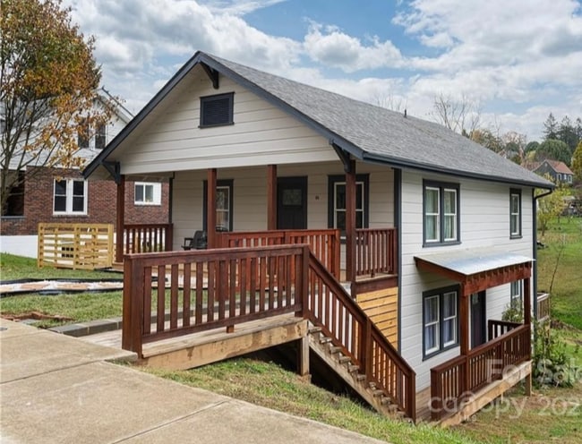 Photo - 334 N Main St