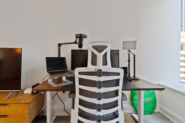 Photo - 10 Hanover Square Unidad FL14-ID337559P