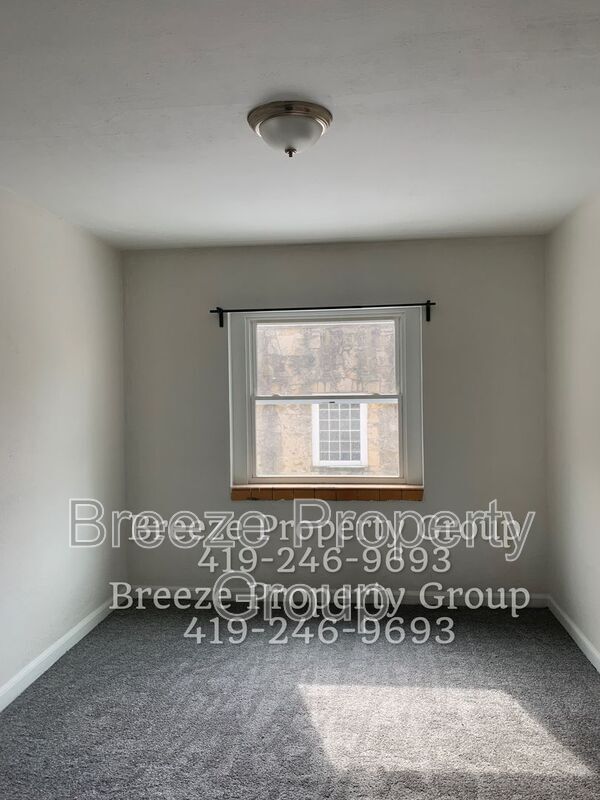 Photo - 1945 Ottawa Dr