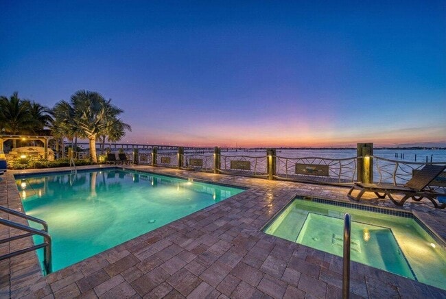 Building Photo - 41 SW Seminole St Unit 204