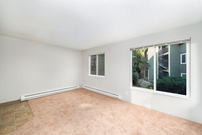 Photo - 1st Month FREE!!! 1 Bedroom minutes away from Downtown! Pets OK!