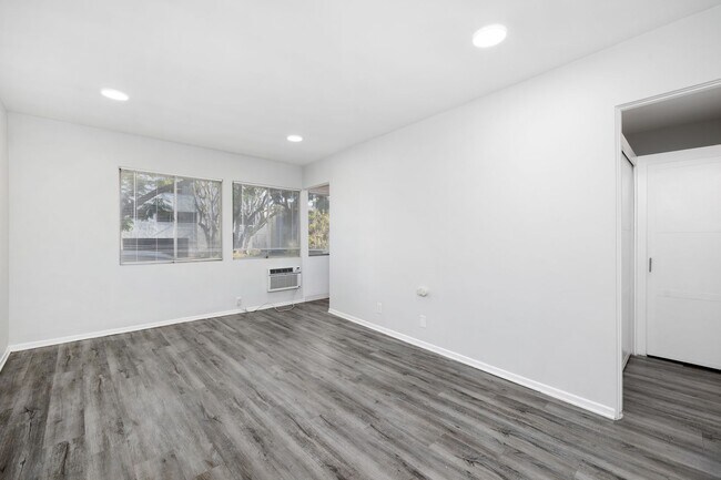 Photo - 1253 Havenhurst Drive