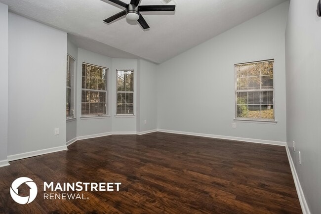 Photo - 110 Crystal Green Ct