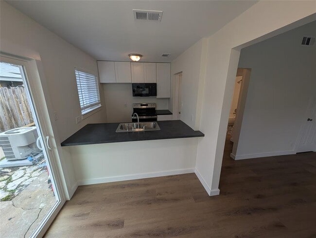 Photo - 2905 Parker Ln
