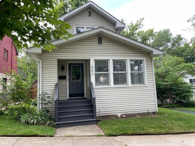 Photo - 902 Pioneer St