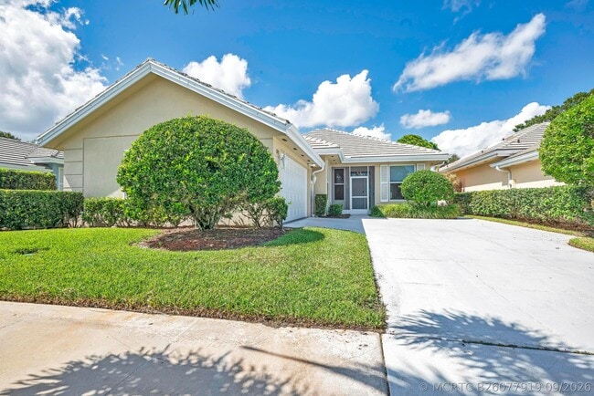 176 NW Bentley Cir