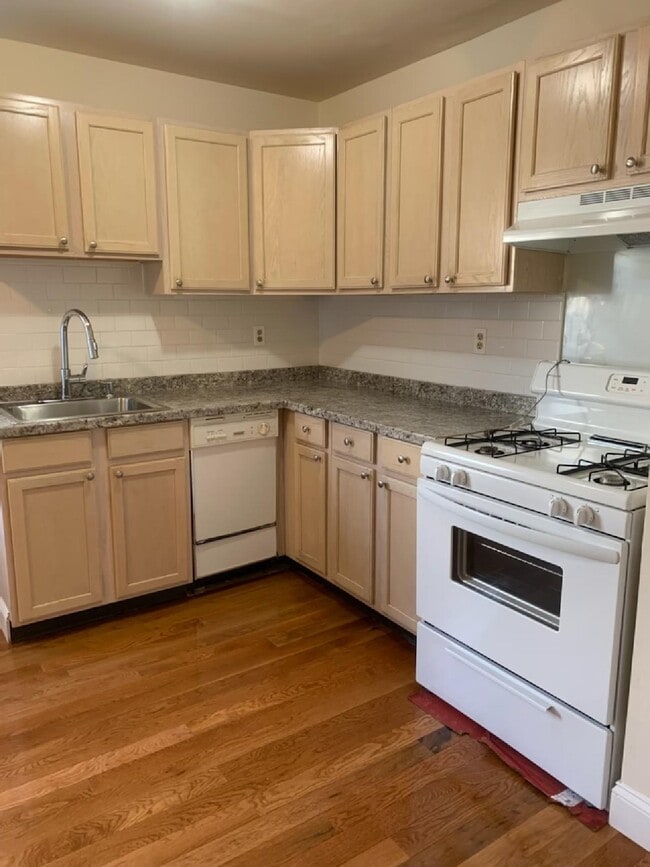 Photo - 526 E 2nd St