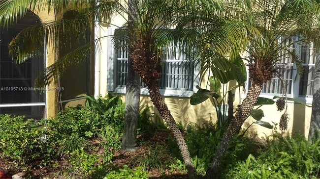 Building Photo - 15615 SW 74th Circle Dr Unit 13