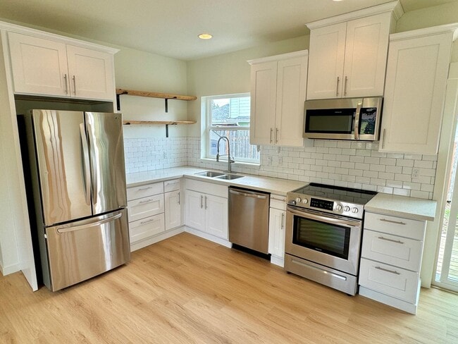 Photo - Brentwood-Darlington Fully Remodeled Bunga...