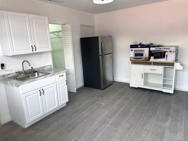 Building Photo - 448 E 40th St Unit 1 Rental