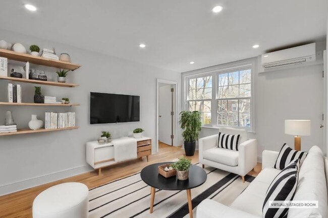 Building Photo - 2 bedroom in SUNNYSIDE NY 11104 Unit 2 Rental