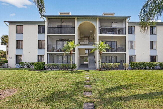 Building Photo - 1110 Green Pine Blvd Unit G1