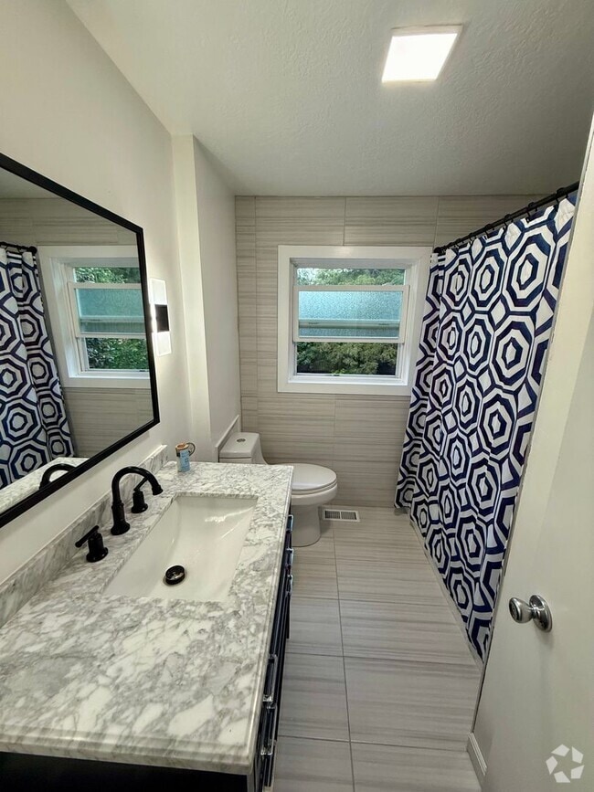 Building Photo - Beautiful Home w/Upgrades Throughout in La...