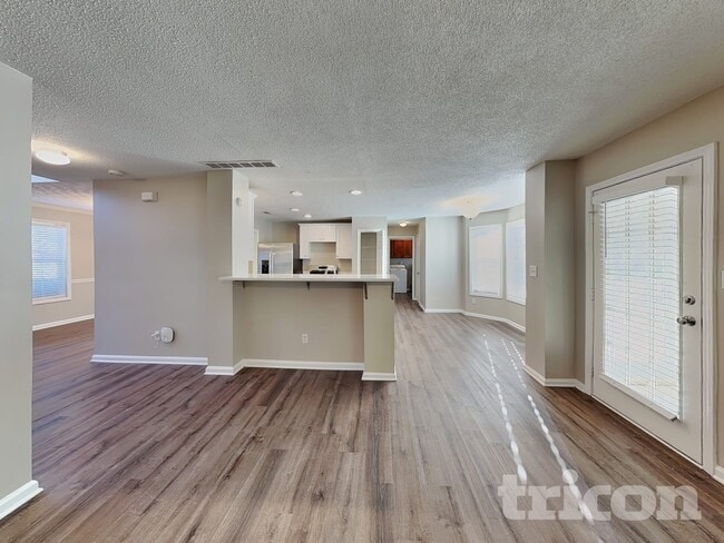 Photo - 407 Emerald Trce