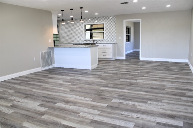 Photo - 208 S Lucille St