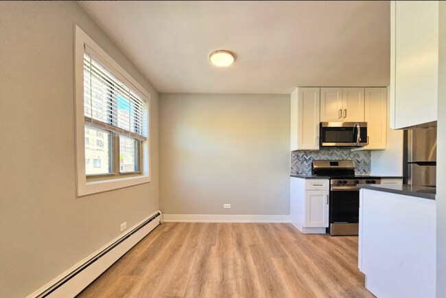 Photo - 531 W Aldine Ave