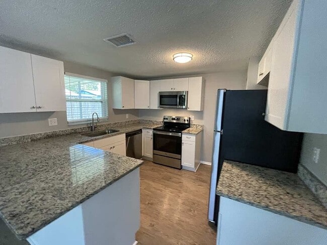 Building Photo - 2466 SW 34th Ave Rental