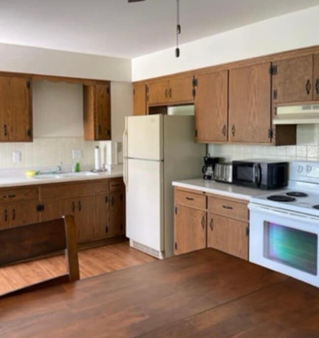 Kitchen - 431 NW Barstow St Unit 4