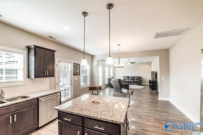 Photo - 108 Erskin Parcus Dr