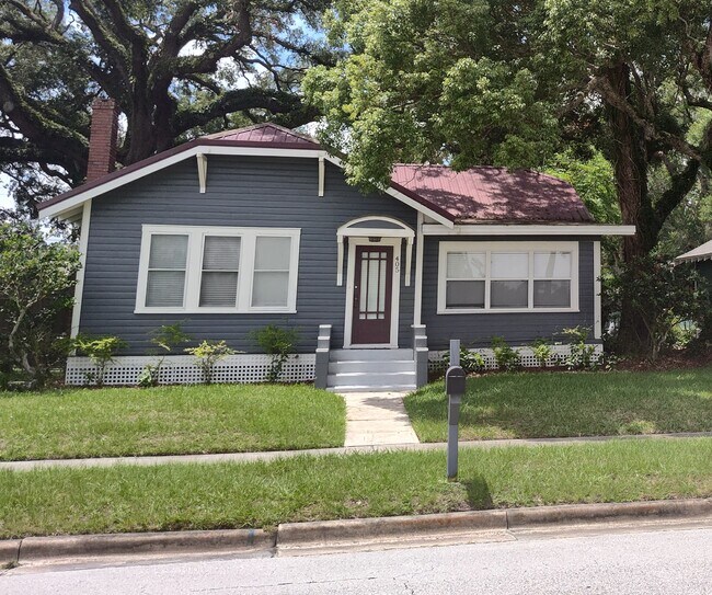 Photo - 405 W 18th St