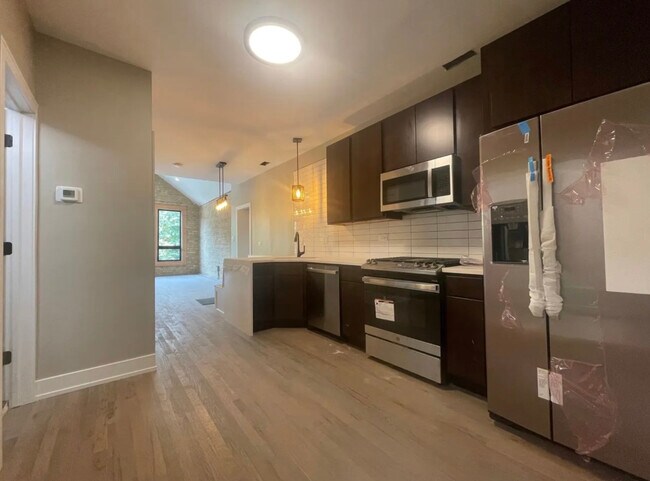 Photo - 1157 W Webster Ave Unit 2