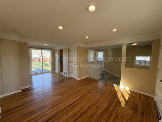 Photo - 4925 Clay St