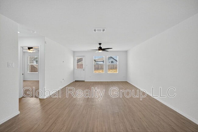 Photo - 216 Sosie St