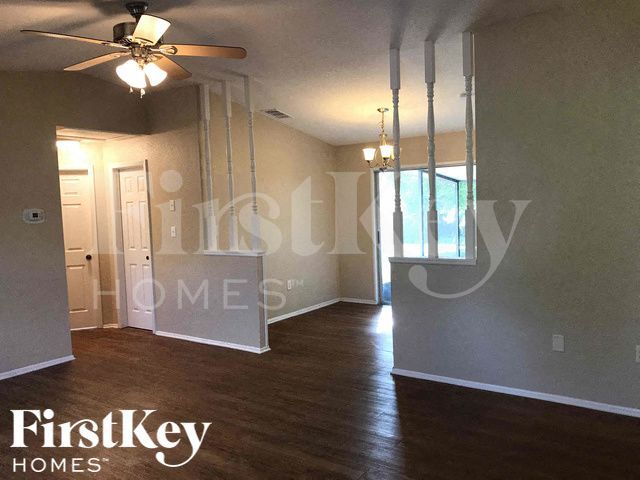 Photo - 1083 Riggs St